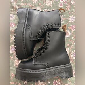 Selling my Dr.Martens that have never been used or broken into,they are a size 5